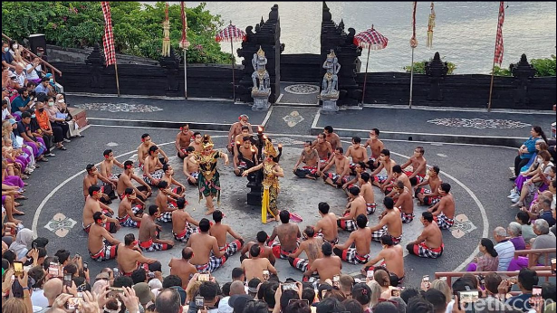 Sejarah Tari Kecak Suasana magis dan Intens